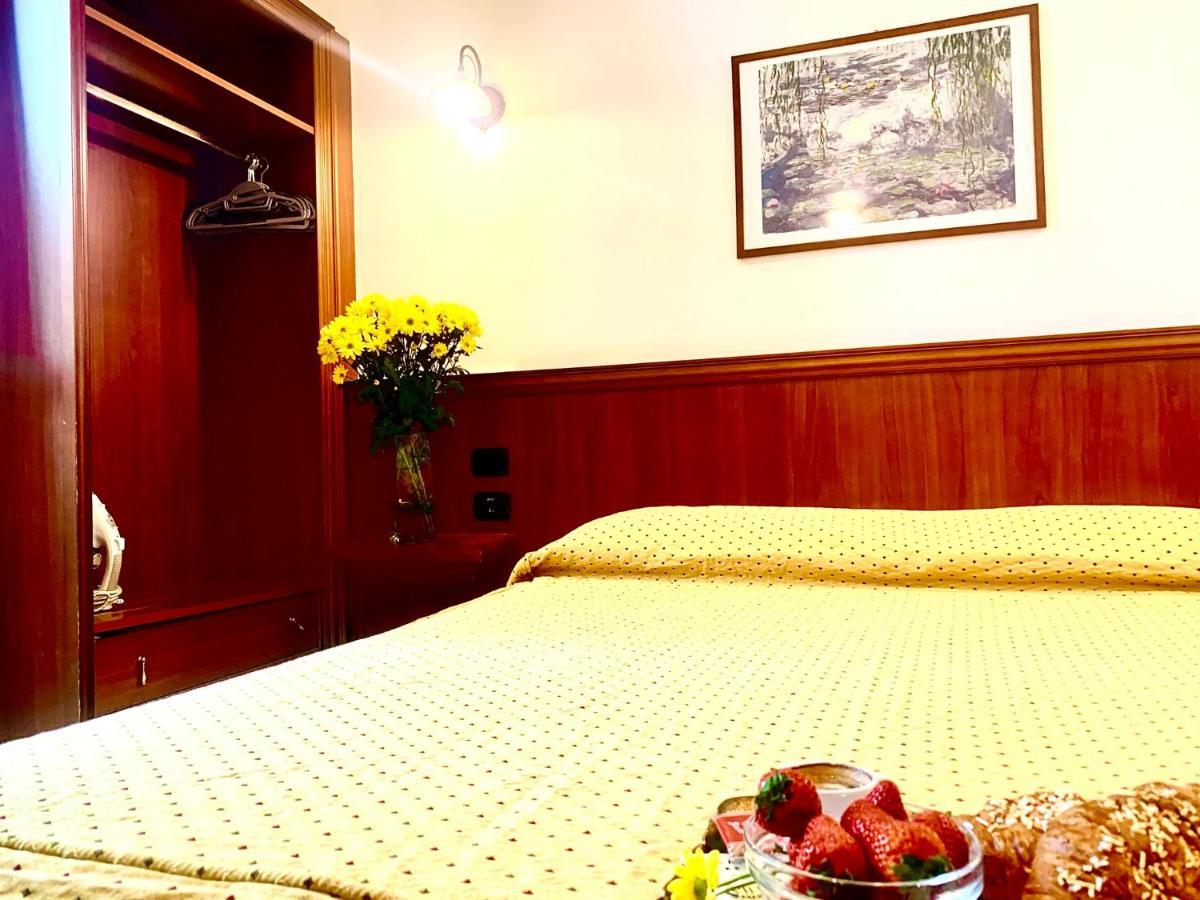 Hotel Astrid Milan Bagian luar foto