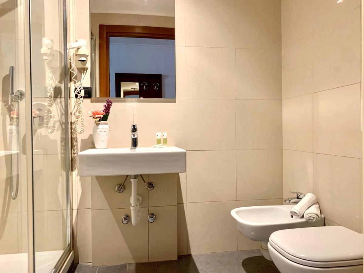 Hotel Astrid Milan Bagian luar foto