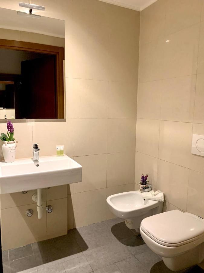 Hotel Astrid Milan Bagian luar foto