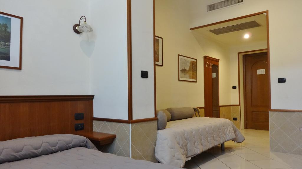 Hotel Astrid Milan Bagian luar foto