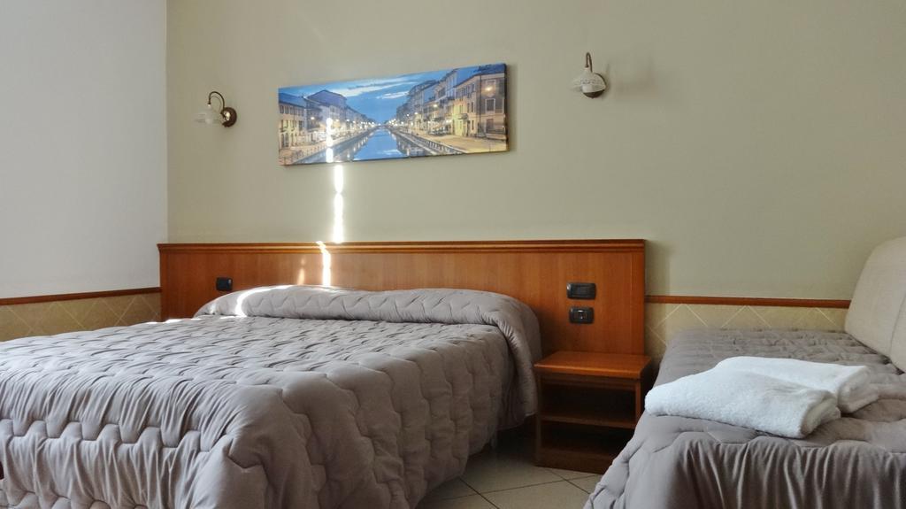 Hotel Astrid Milan Bagian luar foto