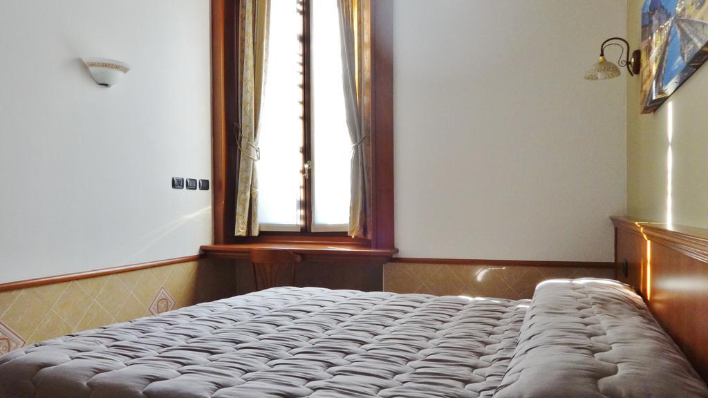 Hotel Astrid Milan Bagian luar foto