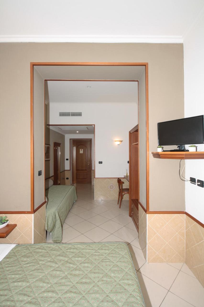 Hotel Astrid Milan Bagian luar foto