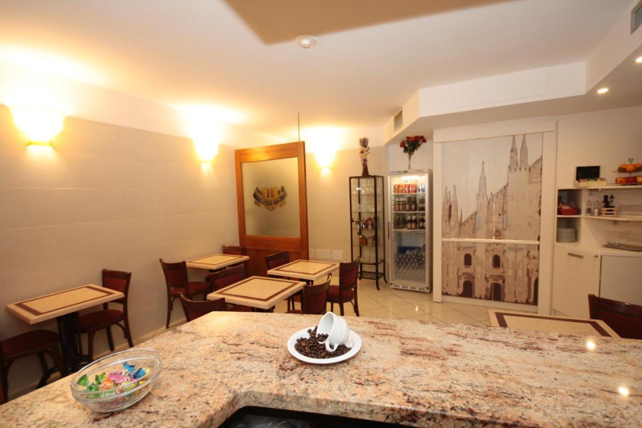 Hotel Astrid Milan Bagian luar foto