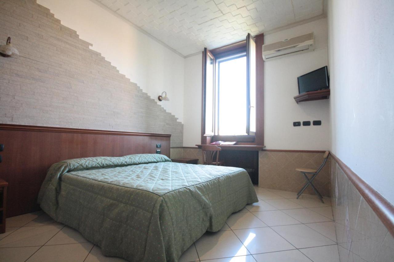 Hotel Astrid Milan Bagian luar foto